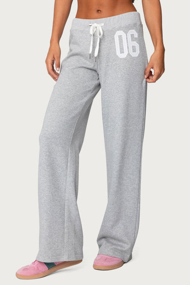 06 Sweatpants